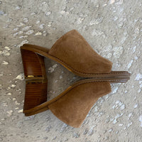 Load image into Gallery viewer, Donald Pliner Size 7 BOUTIQUE
