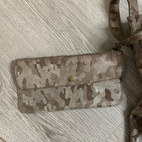 Load image into Gallery viewer, ANTHROPOLOGIE Size HANDBAGS
