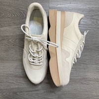 Load image into Gallery viewer, Dolce Vita Size 9 SHOE
