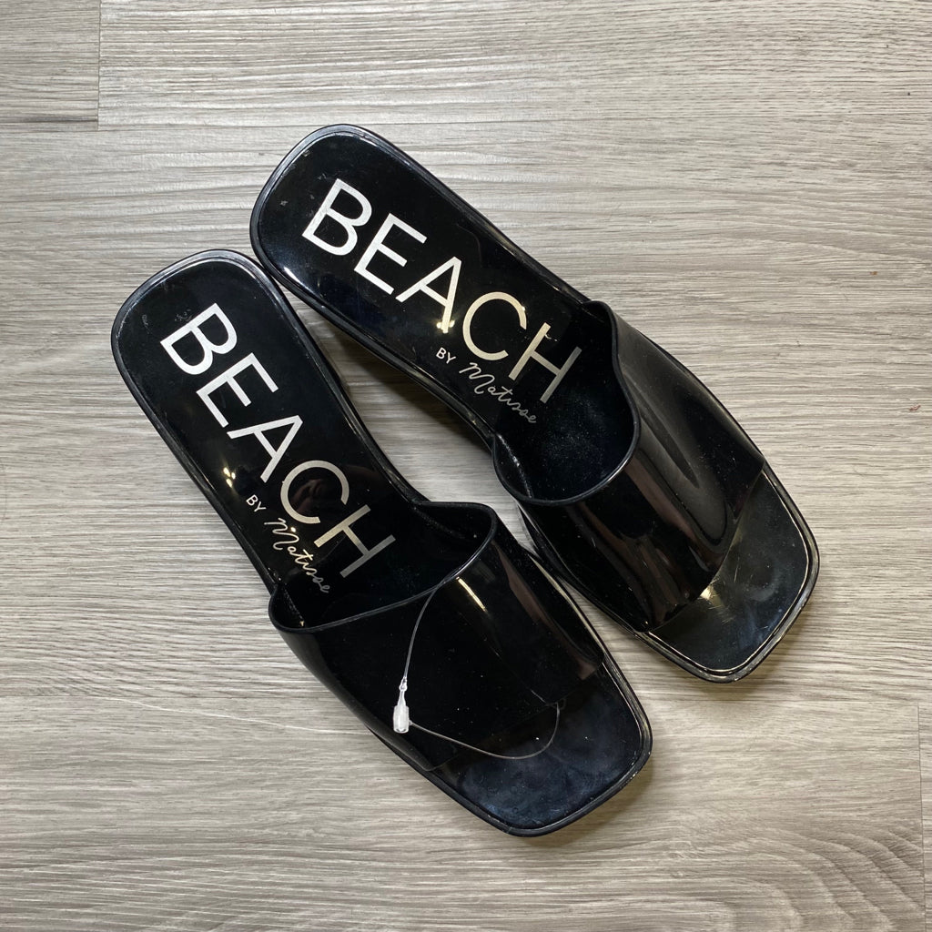 BEACH Size 7 SHOE