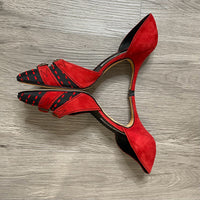 Load image into Gallery viewer, Manolo Blahnik Size 8 1/2 DESIGNER

