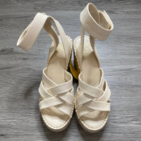 Load image into Gallery viewer, Franco Sarto Size 8 SHOE
