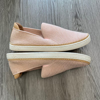 Load image into Gallery viewer, UGG Size 8 1/2 BOUTIQUE
