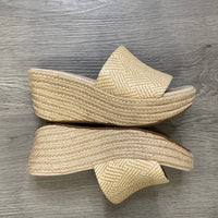 Load image into Gallery viewer, Chocolat Blu Size 6 SHOE
