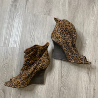 Load image into Gallery viewer, Manolo Blahnik Size 10 1/2 DESIGNER
