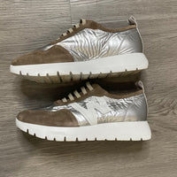 Load image into Gallery viewer, WONDERS Size 9 1/2 BOUTIQUE
