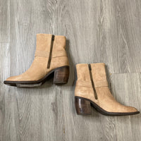 Load image into Gallery viewer, BORN Size 9 1/2 SHOE
