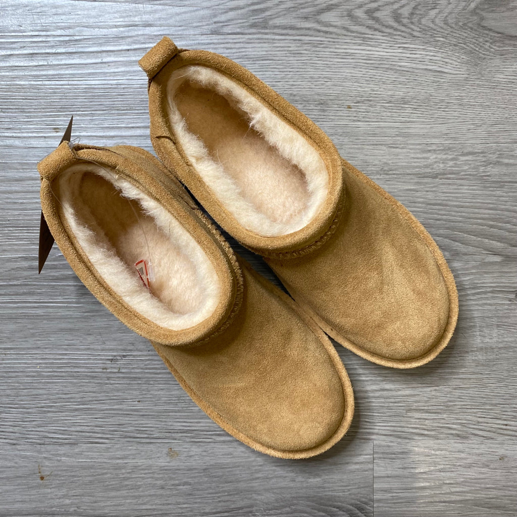 BEARPAW Size 7 SHOE