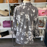 Load image into Gallery viewer, CHICOS Size LARGE TOPS
