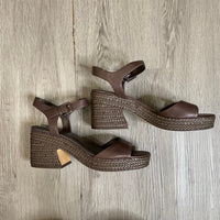 Load image into Gallery viewer, VINCE CAMUTO Size 9 1/2 SHOE
