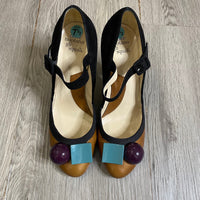 Load image into Gallery viewer, Dove Nuotano Gli Squali Size 7 1/2 BOUTIQUE
