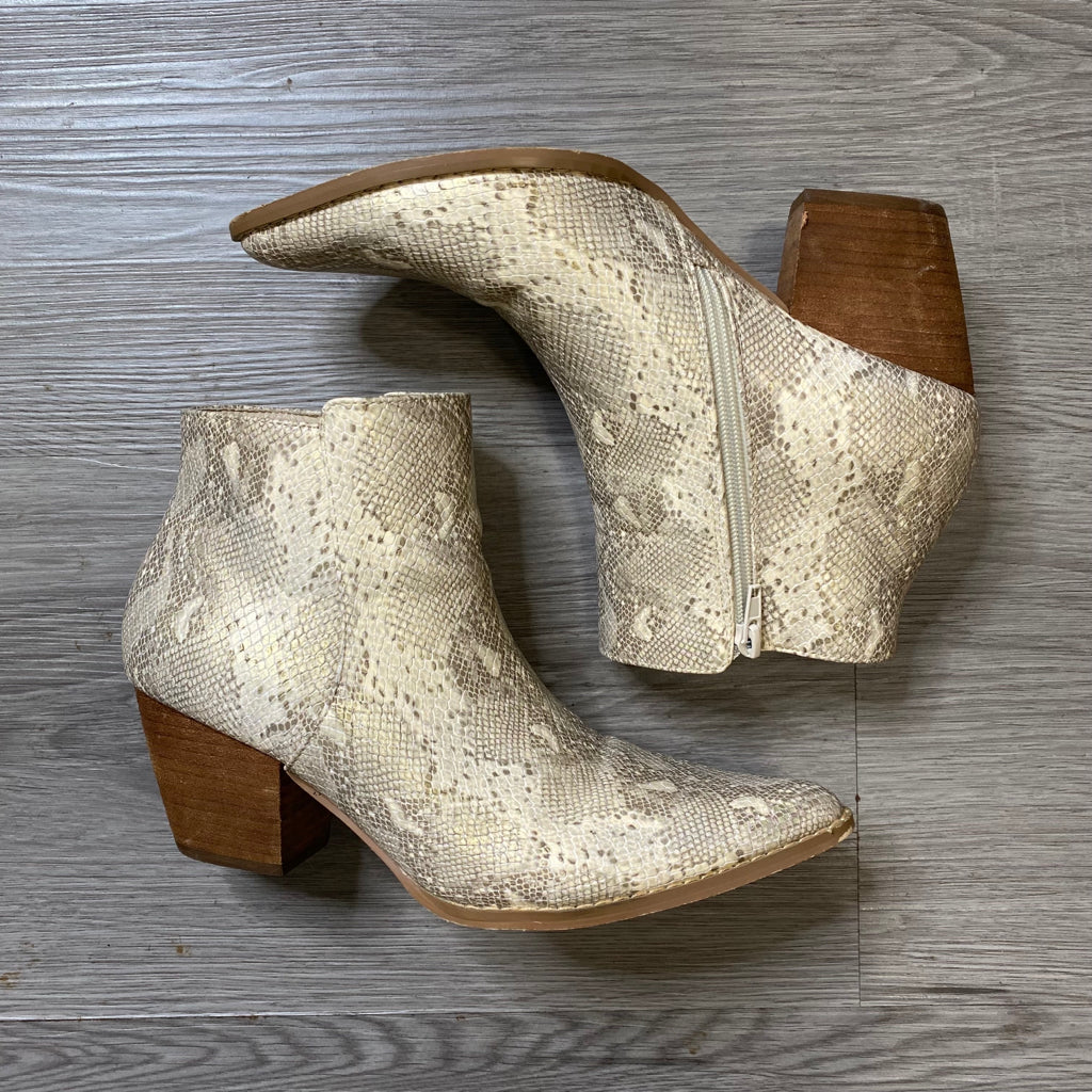 COCONUTS Size 8 SHOE