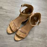 Load image into Gallery viewer, AEROSOLES Size 9 SHOE
