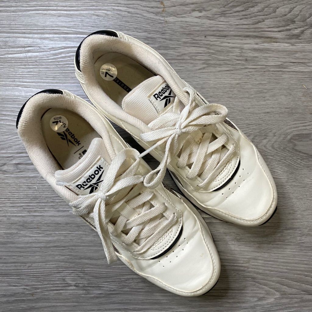 REEBOK Size 7 1/2 SHOE