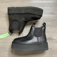 Load image into Gallery viewer, UGG Size 9 BOUTIQUE
