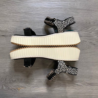Load image into Gallery viewer, Dolce Vita Size 9 SHOE
