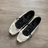 Load image into Gallery viewer, ON CLOUD Size 9 SHOE

