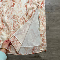 Load image into Gallery viewer, Cupcakes &amp; Cashmere Size 0 SKIRT
