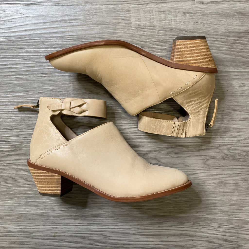 Kelsi Dagger Size 7 BOUTIQUE