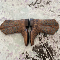 Load image into Gallery viewer, ARIAT Size 8 1/2 BOUTIQUE
