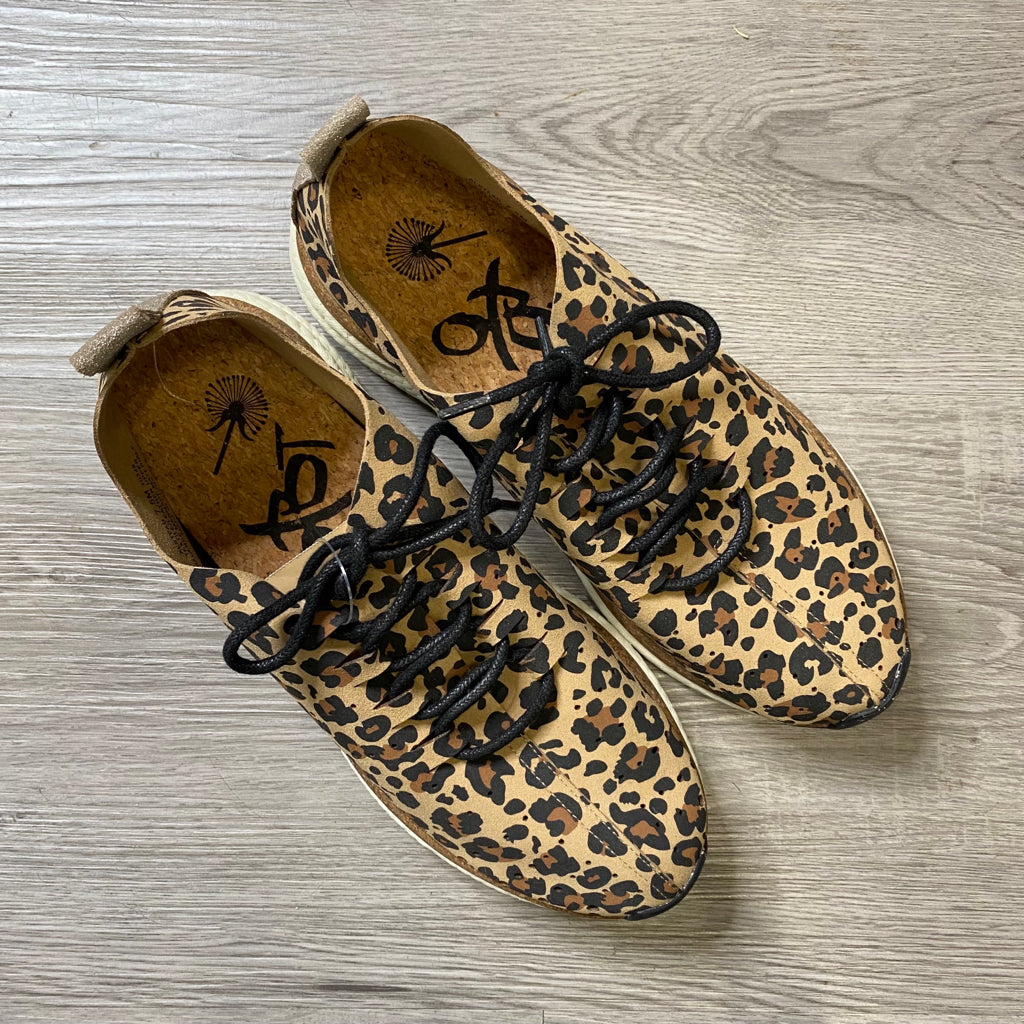 OTBT Size 7 1/2 SHOE