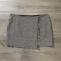 Load image into Gallery viewer, Steve Madden Size LARGE SKIRT
