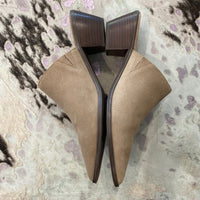 Load image into Gallery viewer, Chocolat Blu Size 10 SHOE
