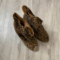 Load image into Gallery viewer, Manolo Blahnik Size 10 1/2 DESIGNER
