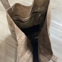 Load image into Gallery viewer, ANTHROPOLOGIE Size HANDBAGS

