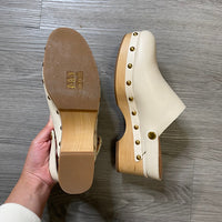 Load image into Gallery viewer, J CREW Size 7 SHOE
