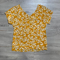 Load image into Gallery viewer, CABI Size XS TOPS
