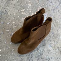 Load image into Gallery viewer, Michael Size 7 1/2 SHOE
