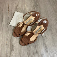 Load image into Gallery viewer, Manolo Blahnik Size 7 DESIGNER
