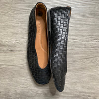 Load image into Gallery viewer, Gentle Souls Size 10 SHOE
