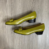 Load image into Gallery viewer, FERRAGAMO Size 6 DESIGNER
