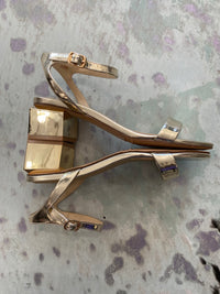 Load image into Gallery viewer, Vaneli Size 6 1/2 SHOE
