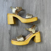 Load image into Gallery viewer, SEYCHELLES Size 10 SHOE
