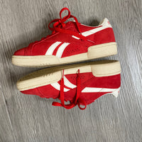 Load image into Gallery viewer, REEBOK Size 5 1/2 SHOE
