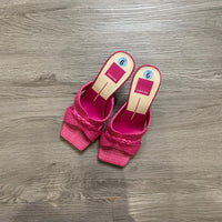 Load image into Gallery viewer, Dolce Vita Size 6 SHOE
