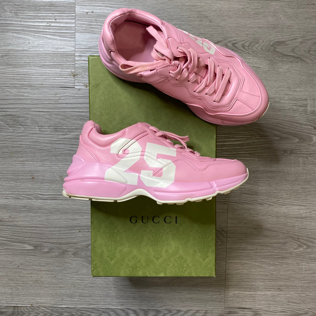 GUCCI Size 7 1/2 DESIGNER