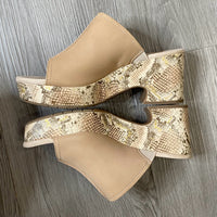 Load image into Gallery viewer, CLARKS Size 8 1/2 SHOE
