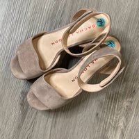 Load image into Gallery viewer, Sacha London Size 7 1/2 SHOE
