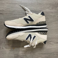 Load image into Gallery viewer, New Balance Size 7 1/2 SHOE
