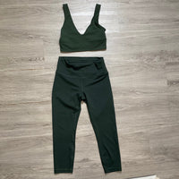 Load image into Gallery viewer, Lululemon Size 8/10 ATHLETIC WEAR
