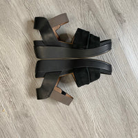 Load image into Gallery viewer, Naked Feet Size 6 1/2 SHOE
