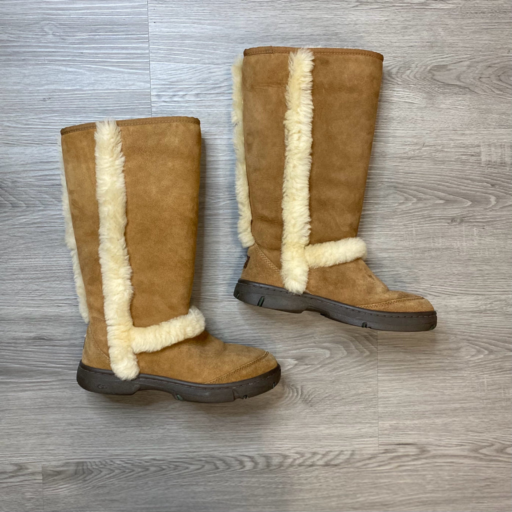 UGG Size 8 BOUTIQUE