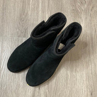Load image into Gallery viewer, UGG Size 7 BOUTIQUE
