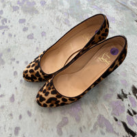 Load image into Gallery viewer, Christian Louboutin Size 8 DESIGNER
