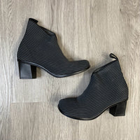 Load image into Gallery viewer, Charleston Shoe Co. Size 7 SHOE
