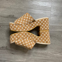 Load image into Gallery viewer, BEACH Matisse Size 9 SHOE

